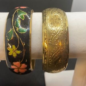 🌸Set of Two🌸 Vintage Bangles